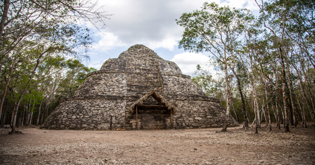 vistas tras la Pirámide de Cobá