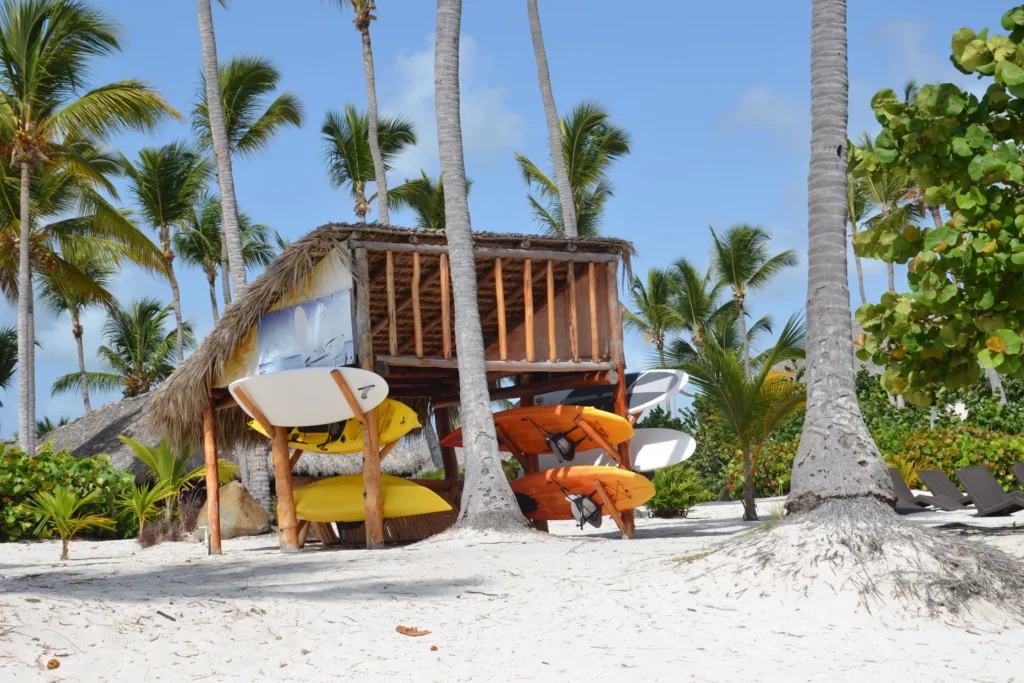 Kayaks en playa de República Dominicana
