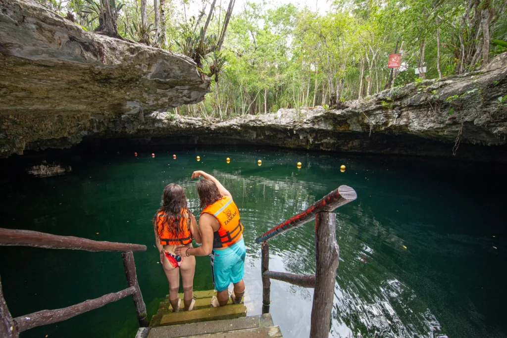 cenote en parque Tankah