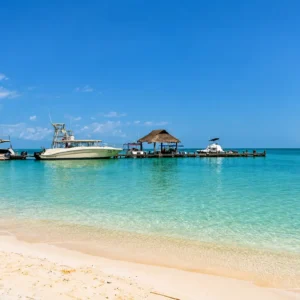Excursión VIP a Isla Contoy e Isla Mujeres en lancha