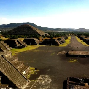 Teotihuacรกn, Pueblo Mรกgico and Basilica of Guadalupe Tour